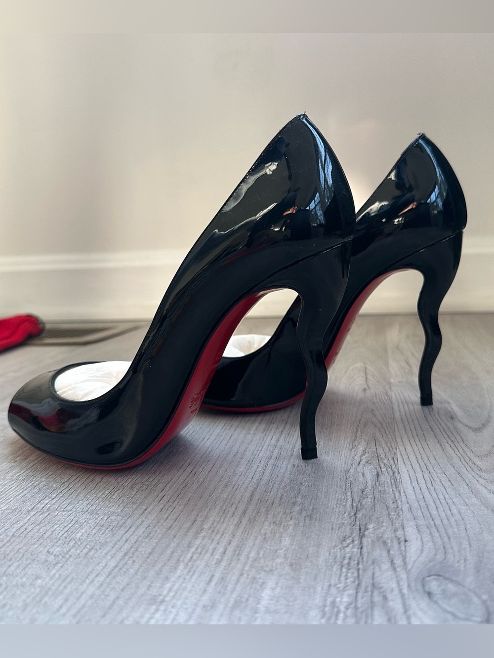 Christian Louboutin Black Patent Pumps Jolly B 100